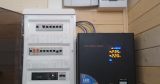 Установка и подключение стабилизаторов напряжения от 569 руб в Старой Руссе - ЭлектроСрс